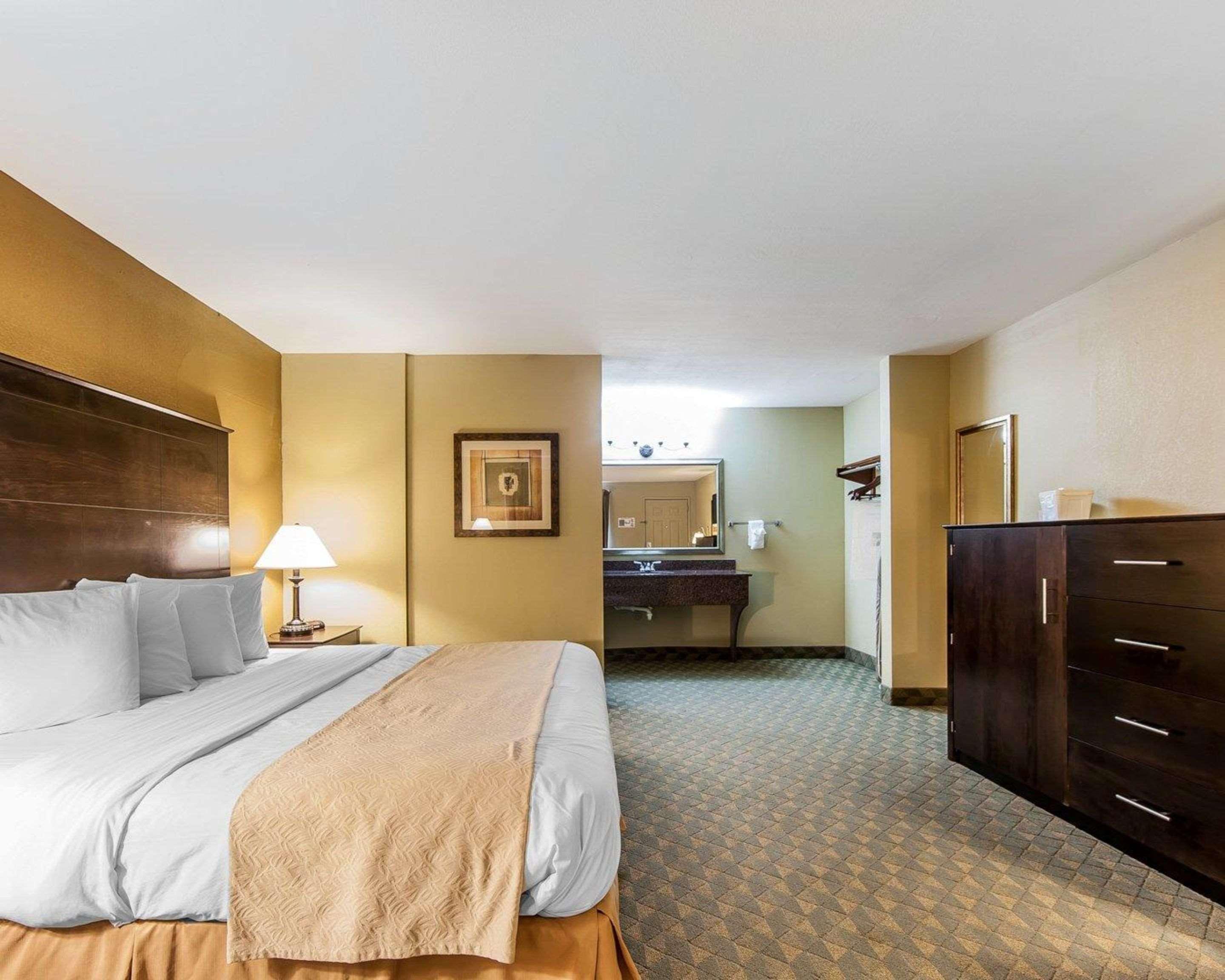 Quality Inn & Suites Bremen Bagian luar foto