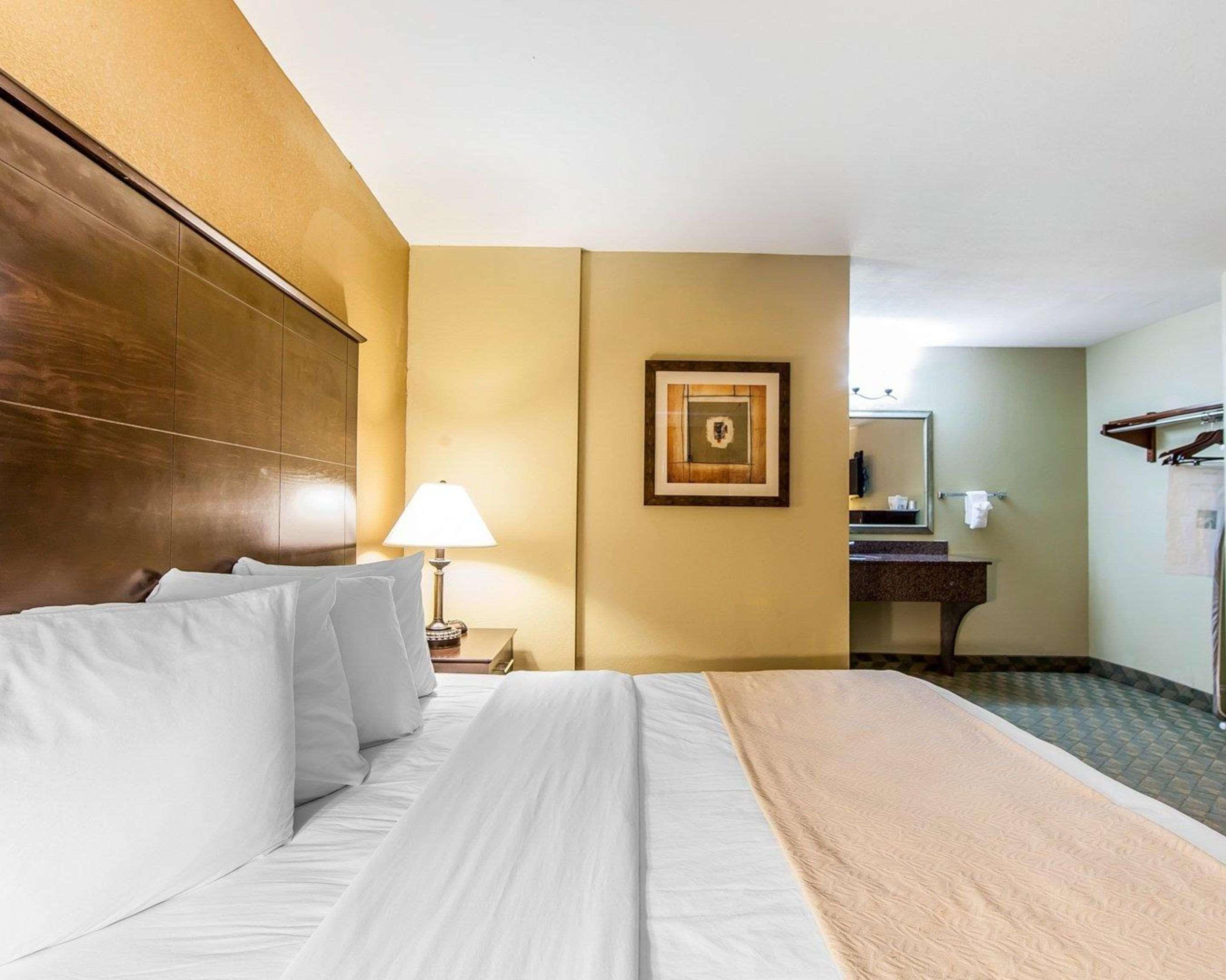 Quality Inn & Suites Bremen Bagian luar foto