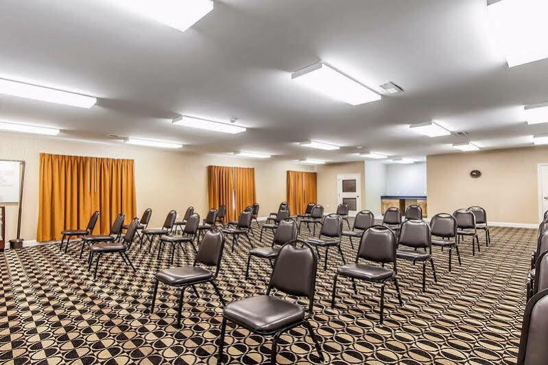 Quality Inn & Suites Bremen Bagian luar foto